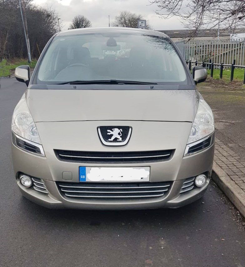 2013 Peugeot 5008